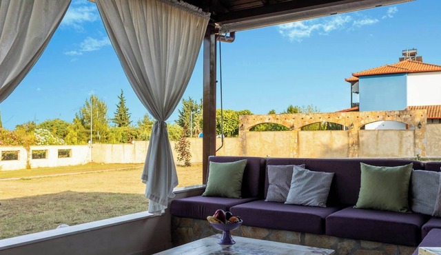 Litochoro Garden Haven - Cozy Seaside Getaway in Litochoro