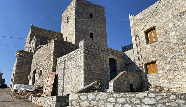 Live the fullest of the Mani experience in this historic tower studio in Stavri