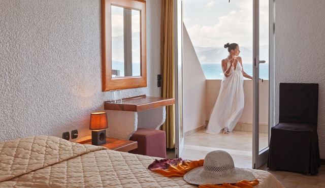 Long Beach Resort in Aigialeia