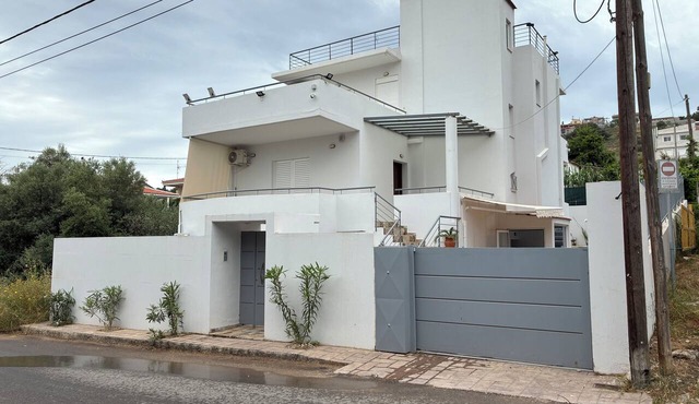 Lovely very bright semibasement apartment with 2 bedrooms, double and tween in Kalivia Thorikou