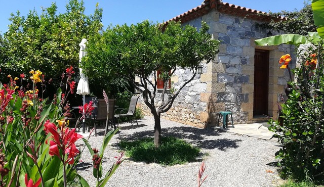 Lovingly furnished, family-friendly, secluded, natural stone bungalow in Lefktron