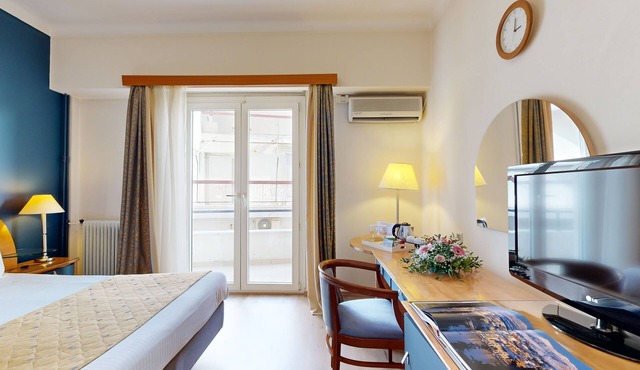 Lucy Hotel in Chalcis