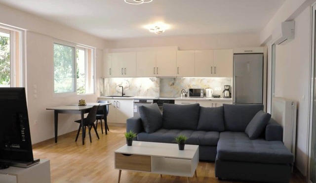 Luxury 1 Bd Apt with Patio in Neo Psychiko in Neo Psichiko
