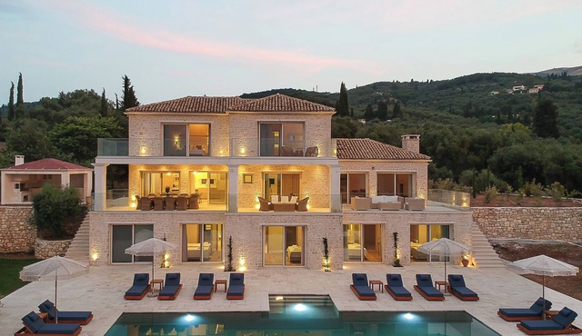 Luxury 6 bedroom Villa with pool, Northeast Corfu, sleeps 12 in Corfu