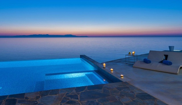 Luxury beachfront villa★Heated pool★Direct access to the ocean★Breathtaking ocean view in Akrotiri