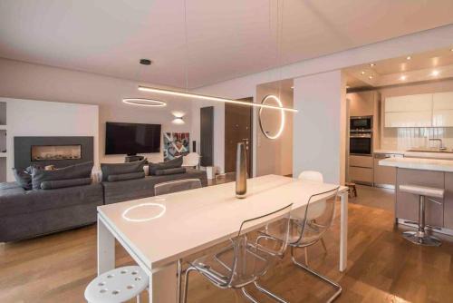 Luxury Living Apartment