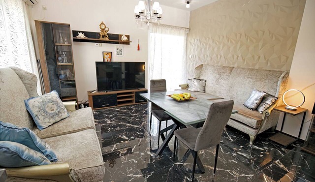 Luxury Romantic Seaside Apartment in Varkiza in Vari