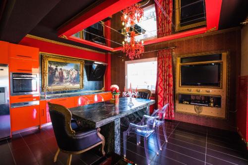 LUXURY SUITES - parking , central suites in Drama