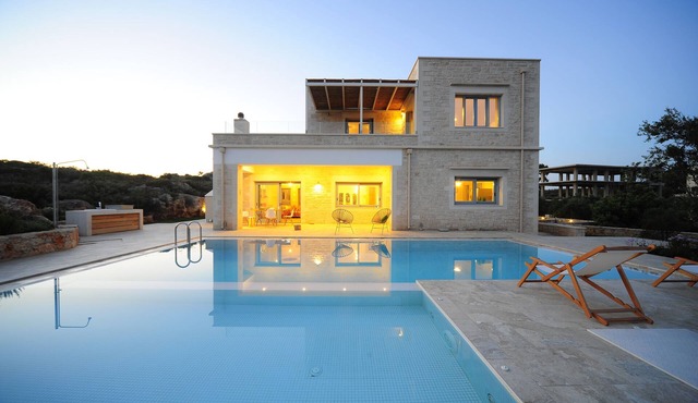Luxury villa with private pool near Chania in Pithari