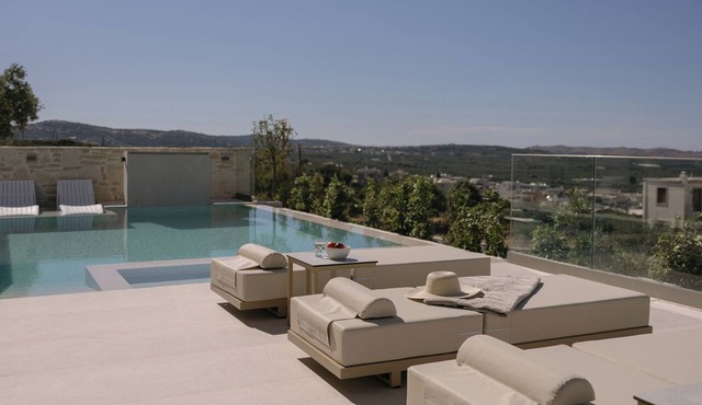 Lynx Villa, Heated Pool, Walk to Shops & Dining in Rethymno