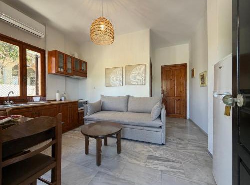 Lyria Hotel Apartments in Stalos