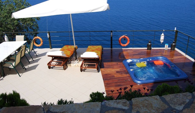 MAGIC VIEW -IDEAL FOR HOLIDAYS OR CLIMBING in LEONIDIO