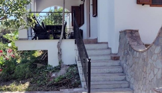 MAGNOLIA by AROKARIA APARTMENTS - 50 meters from the sea in Charakopio