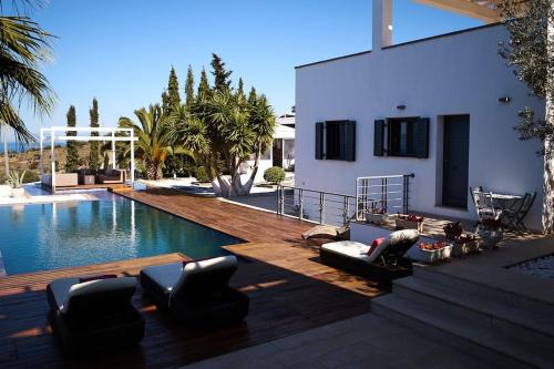 Maisonnette Koukounaries piscine et vue mer in Egina