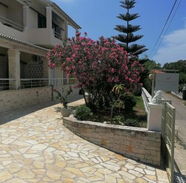 Makis Apartments in Arillas