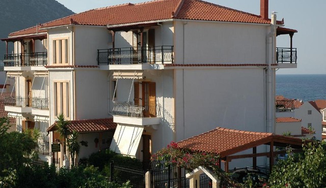 Makis Studios & Apartments in Poros