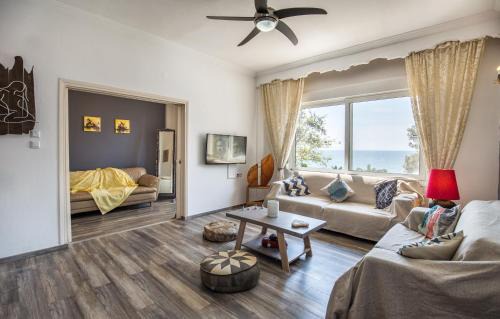 MALAMA S BEACH HOUSE in Potos