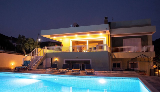 Mariannes Olive Grive - Villa with Pool near Looutraki in Loutraki