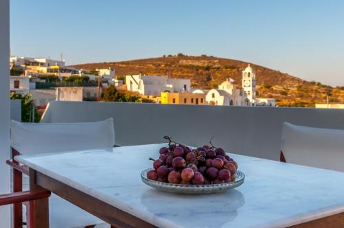 Matilda Milos - Cycladic Living in Triovasálos