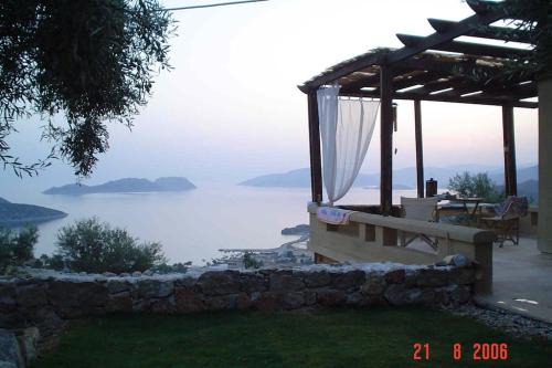 Melolia Estate in Thiva