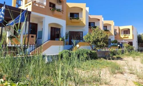 Menelaos Apartments in Daratso