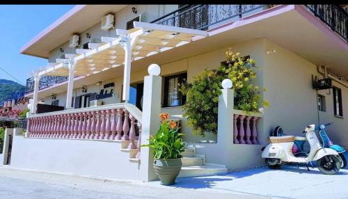 Michaela in Poros