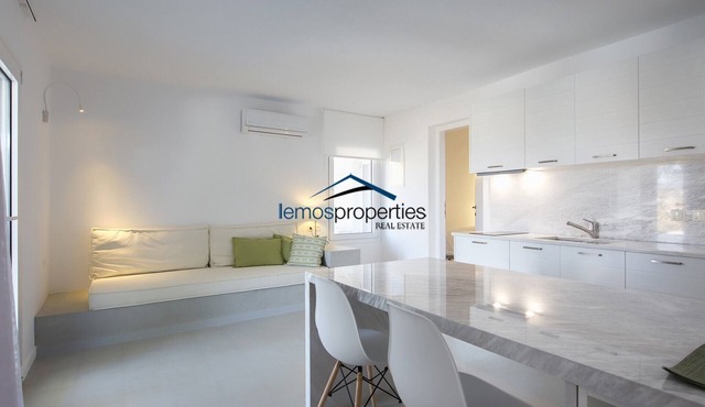 Minimal apartment with a swimming pool and sea view