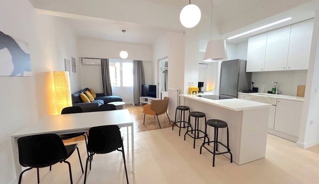 Modern 2BR Exarchia Apt I Walk to Metro & Museums in Athina