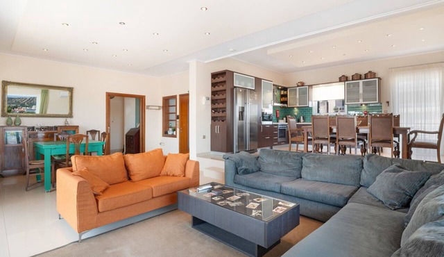 Modern apartment near Athens and the coast