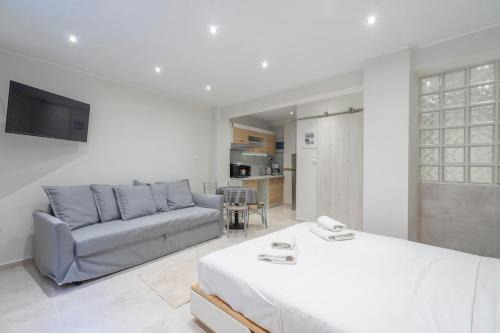 Modern apt at Thisio next to the metro station in Athens