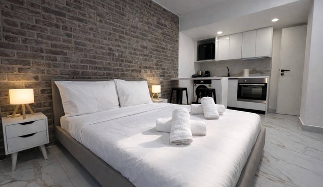 Modern Downtown Studio - Walk to Metro by ΜΡS in Athina