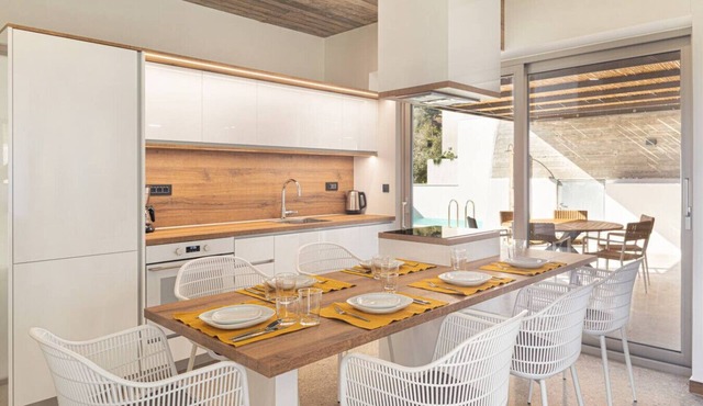 Modern Villa w/Private Pool 4km from Plakias Beach in Mariou