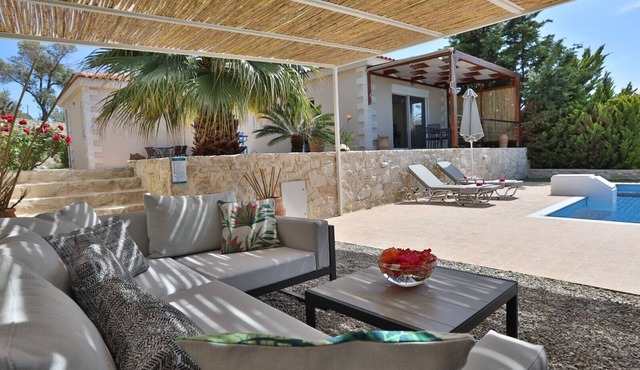 modern villa with private pool, just 5 minutes to the beach in Rethymnon