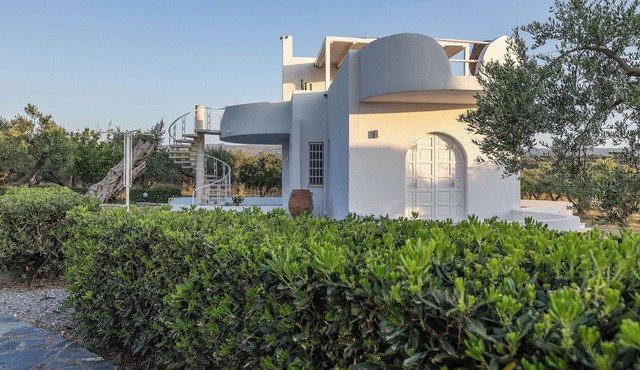 Modernist Suite With Spa Bath at Grambella Olive Estate, Grambella Residence in Rethymno