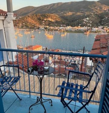 Mona in Poros