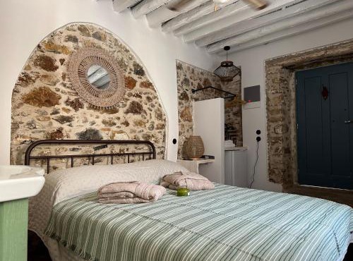 Monolithos House in Lagoúdi Zía