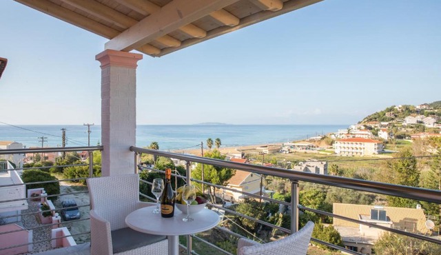 Moros Apartments in Agios Stefanos