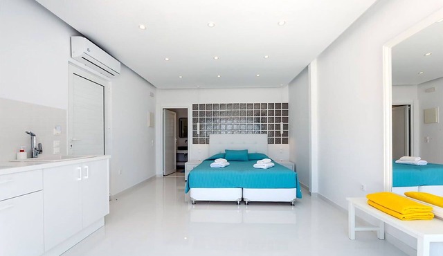 My Rental Homes - The Rose Suite with Jacuzzi air conditioning private hot tub
