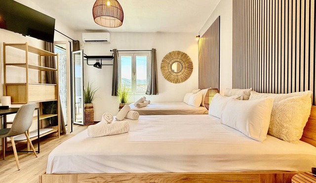 Naousaki Premium Studios 4 - Heart of Naousa, Paros