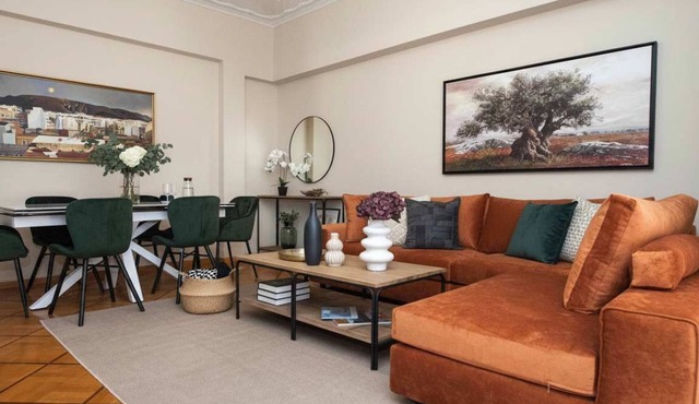 Neos Kosmos Gem with Balcony and Acropolis View in Athina