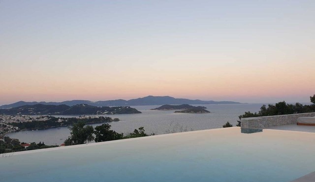 New Luxury Villa close to Skiathos town with 16m Infinity Pool & Panoramic Views in Skiathos