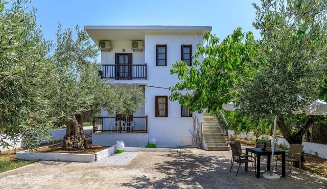 Nice apartment in Stafylos with garden in Stafylos