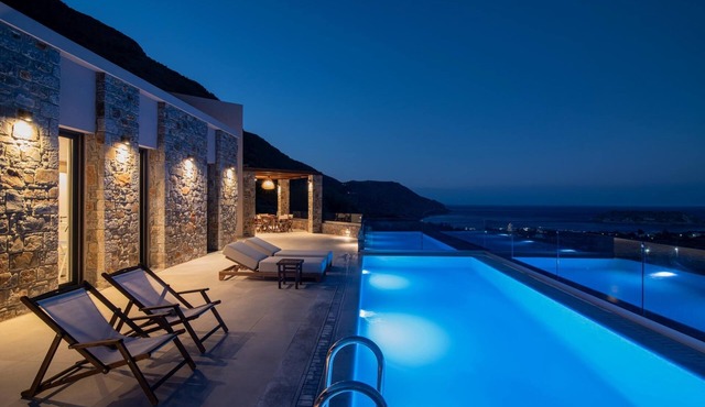 Ninemia Villa Complex in Crete in Plaka