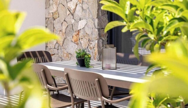Noera Villas | Elegant Three-Bedroom Villa with Private Infinity Pool in Kremasti