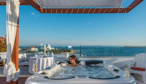 Oasis Beach Hotel in Skala