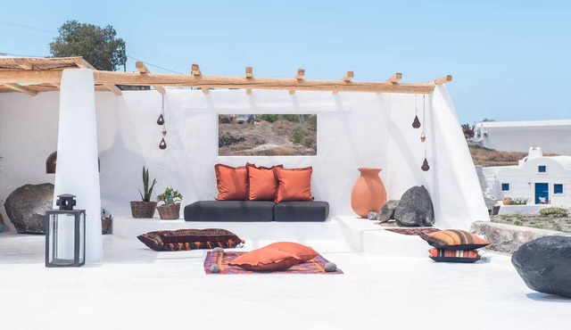 Oia Cave Suite + Private Plunge Pool