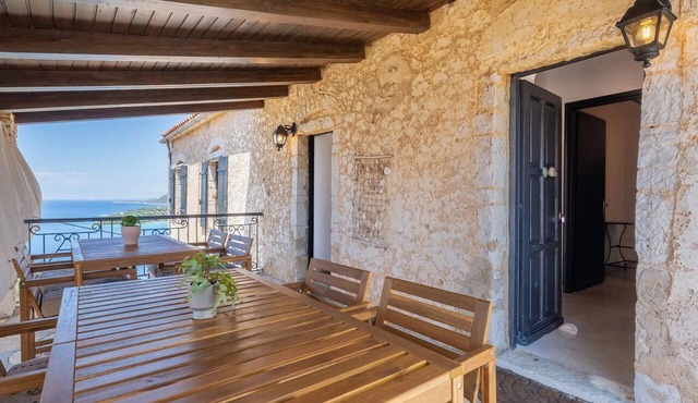 Old Manor House 2 Holiday Home with Sea View, Wi-Fi, and Air Conditioning in Syvota