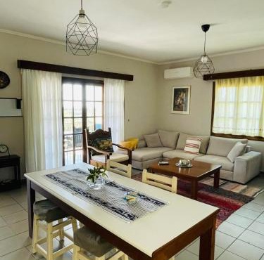 Olive Land Spacious Apartment in Nikópolis