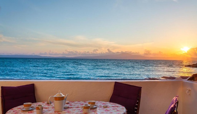 On the Beach - Akroyali Family Lodging in Akrogiali