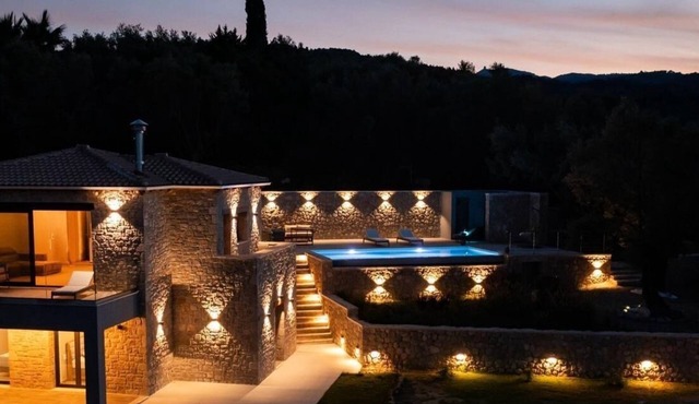 Orraon Luxury Villa Unique panoramic view with infinity pool- 3 km from Lefkas in Lefkada